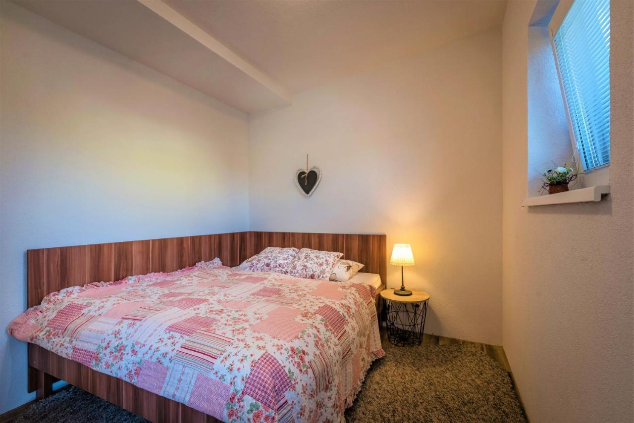 Piemonti Besenova Apartment ภายนอก รูปภาพ