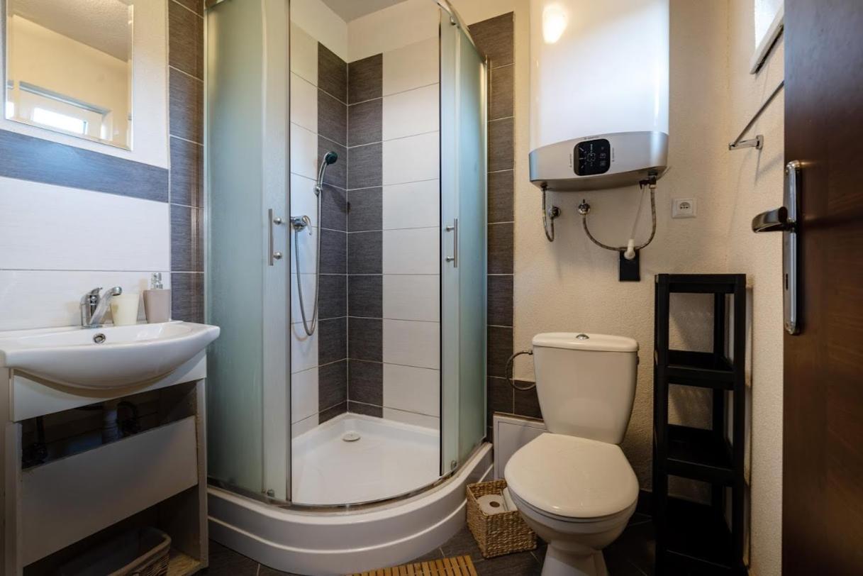 Piemonti Besenova Apartment ภายนอก รูปภาพ