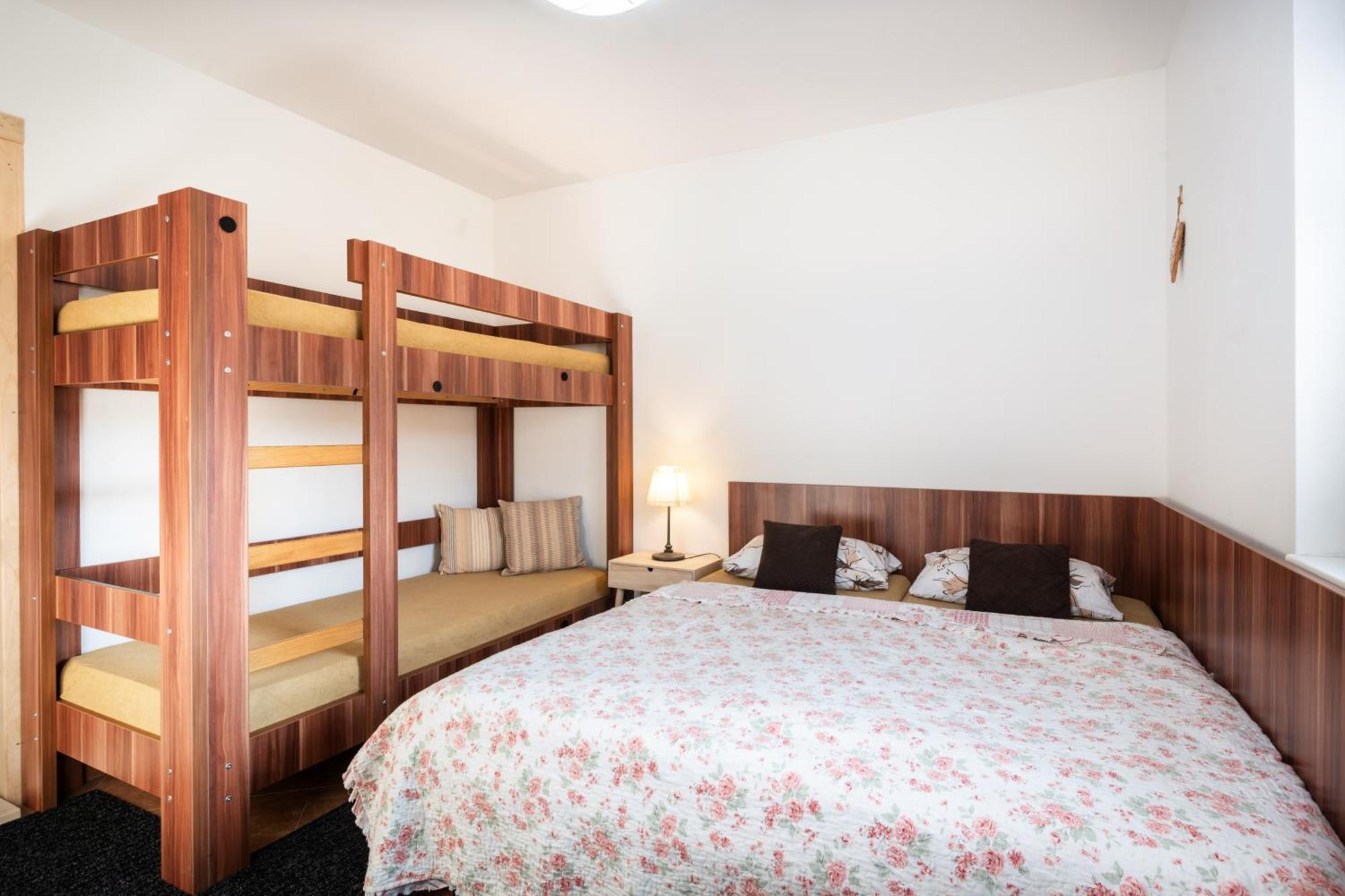 Piemonti Besenova Apartment ภายนอก รูปภาพ